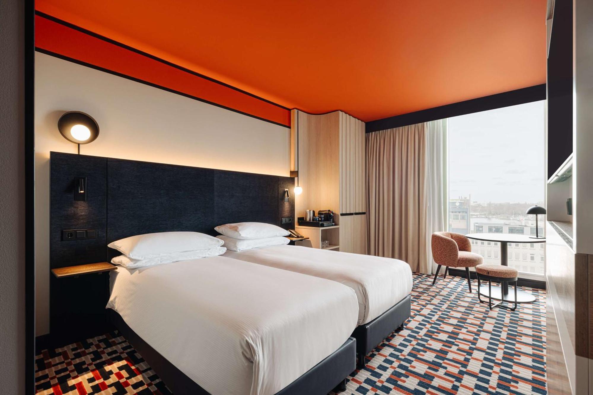 Hotel Doubletree By Hilton Amsterdam Centraal Station Esterno foto