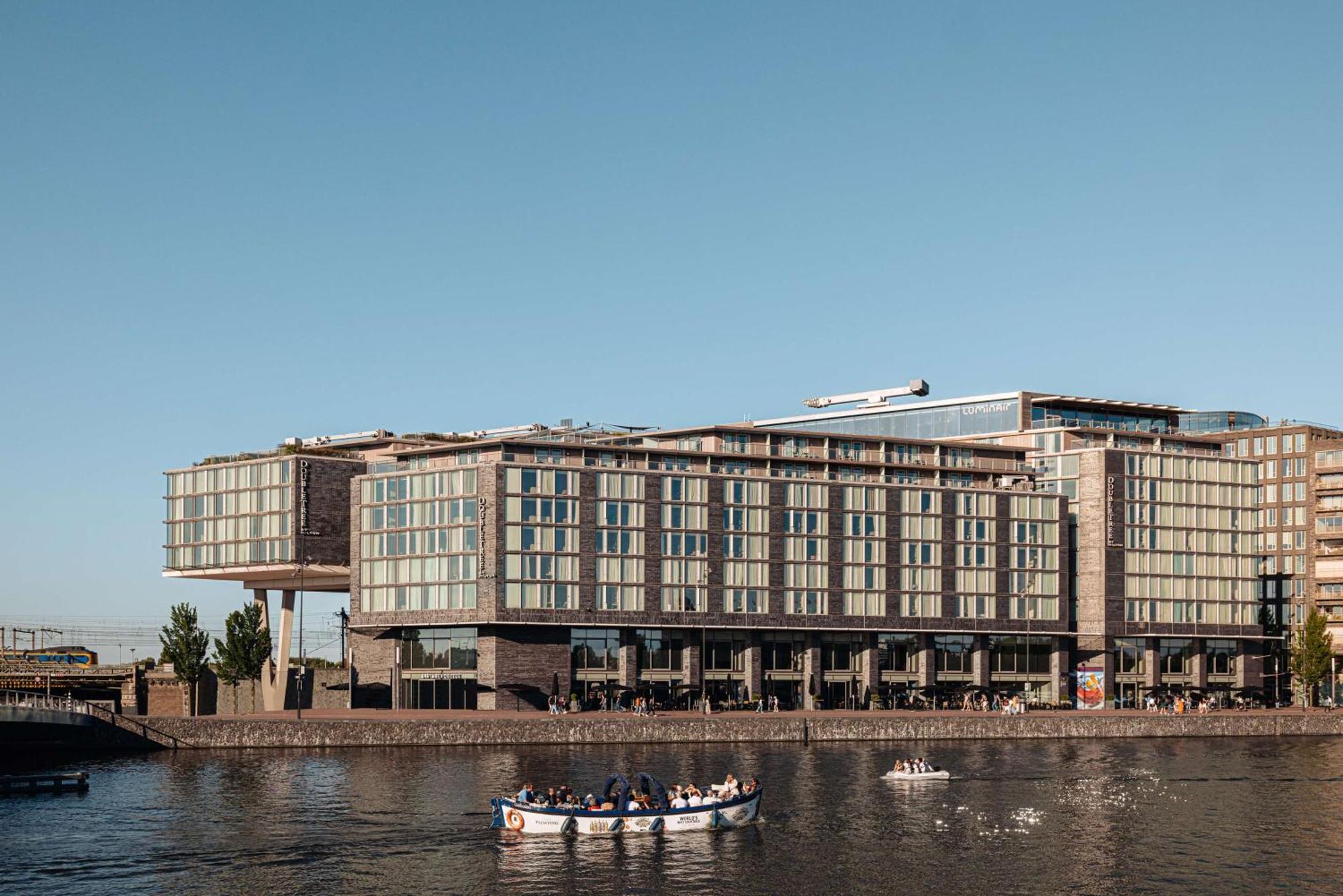 Hotel Doubletree By Hilton Amsterdam Centraal Station Esterno foto